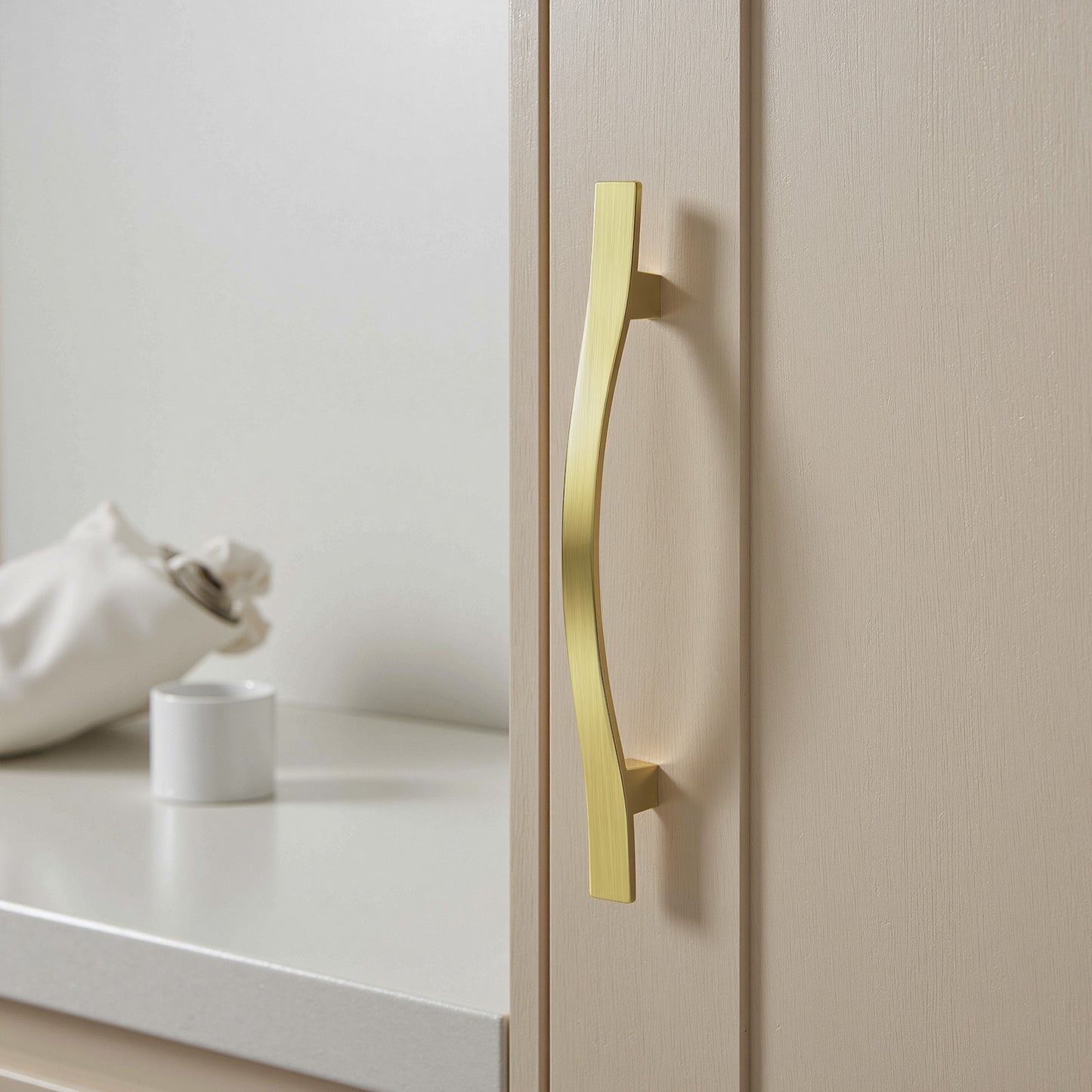 Wave Style Kitchen Cabinet Handles, Modern Dresser Drawer Pulls - Hole Spacing for 3-3/4'' - PD840